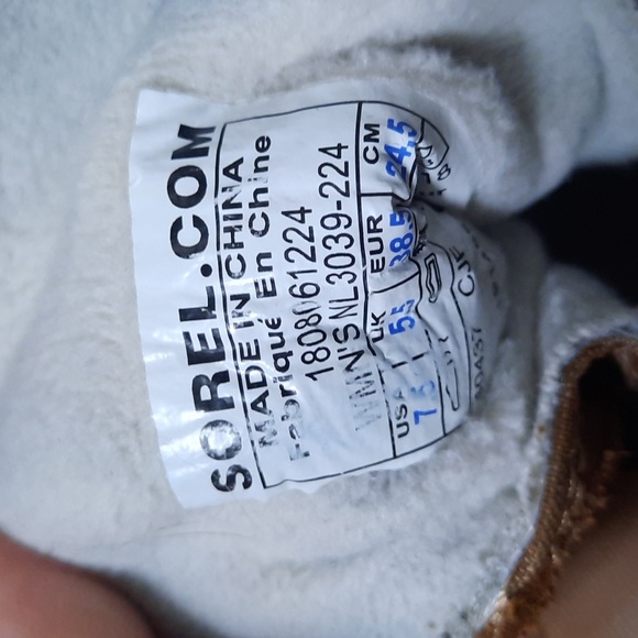 Waterproof Sorel boots size 7.5 - Picture 5 of 7